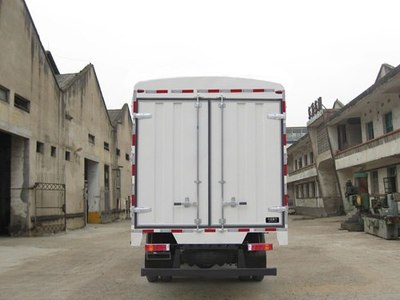 豪曼牌ZZ5048CCYD17DB1型倉柵式運輸車在道路貨物運輸中的應(yīng)用與特點